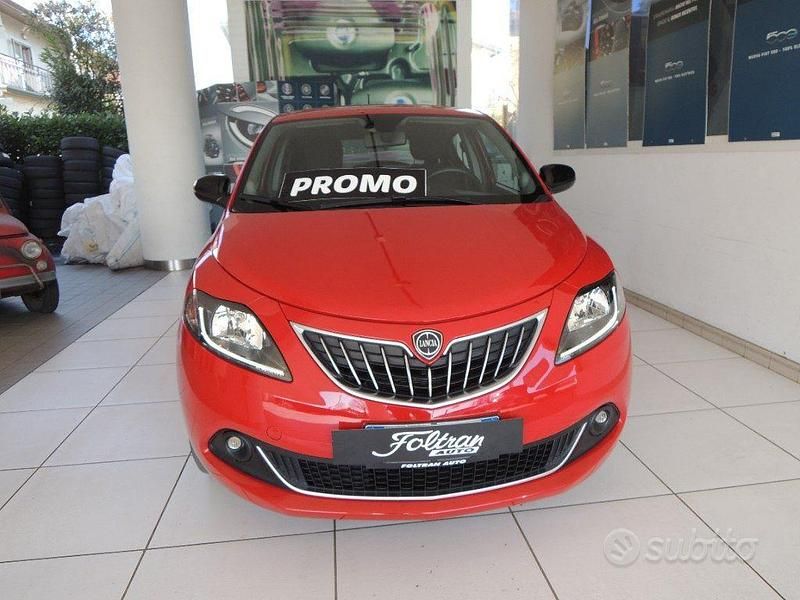 Usata Lancia Ypsilon Gold 69 CV (50 kW) 2022 Rosso Utilitaria