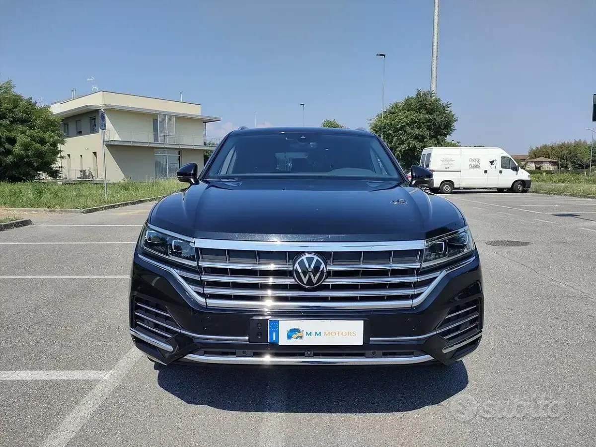 Usata VW Touareg Elegance 286 CV (210 kW) 2022 Nero SUV