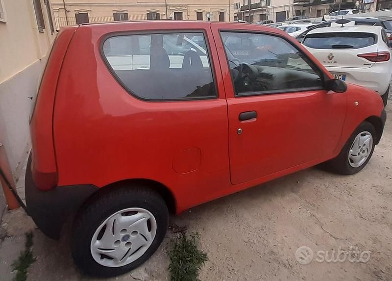 Usata Fiat 600 54 CV (39 kW) 2007 Rosso Berlina