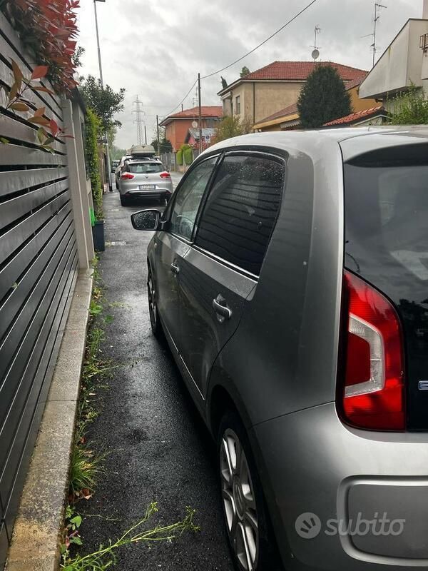 Usata VW up! 2015 Grigio Utilitaria