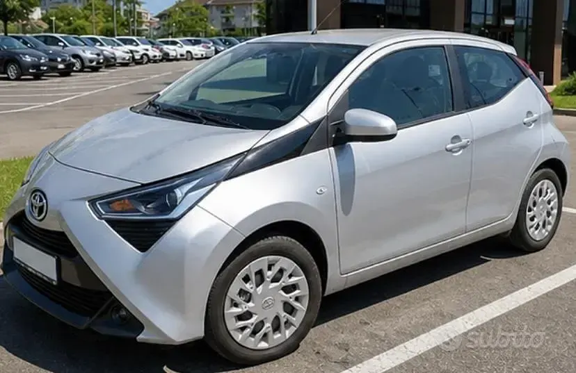 Usata Toyota Aygo X-play 72 CV (52 kW) 2020 Grigio Utilitaria