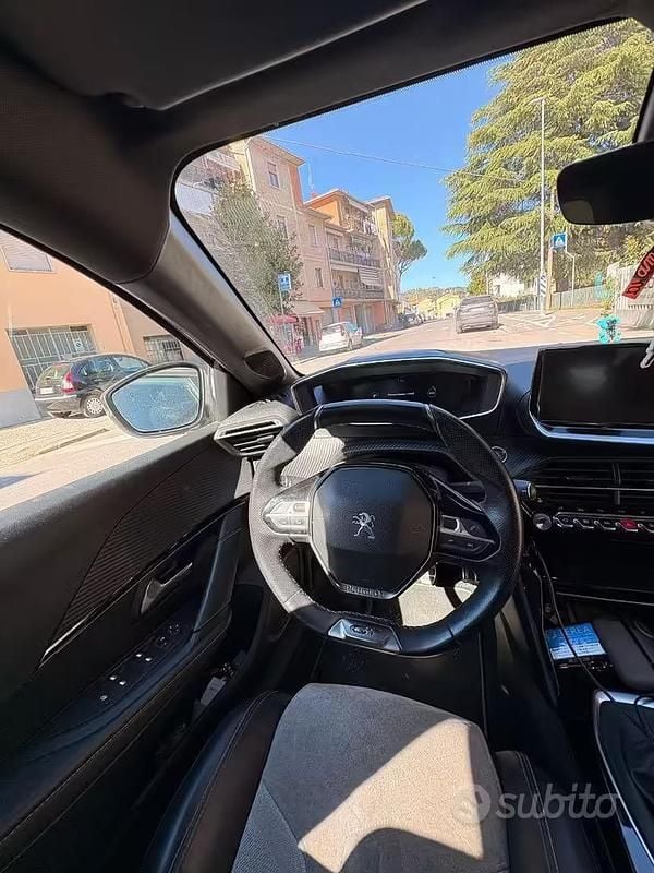 Usata Peugeot 208 GT-line 100 CV (73 kW) 2021 Bianco Utilitaria