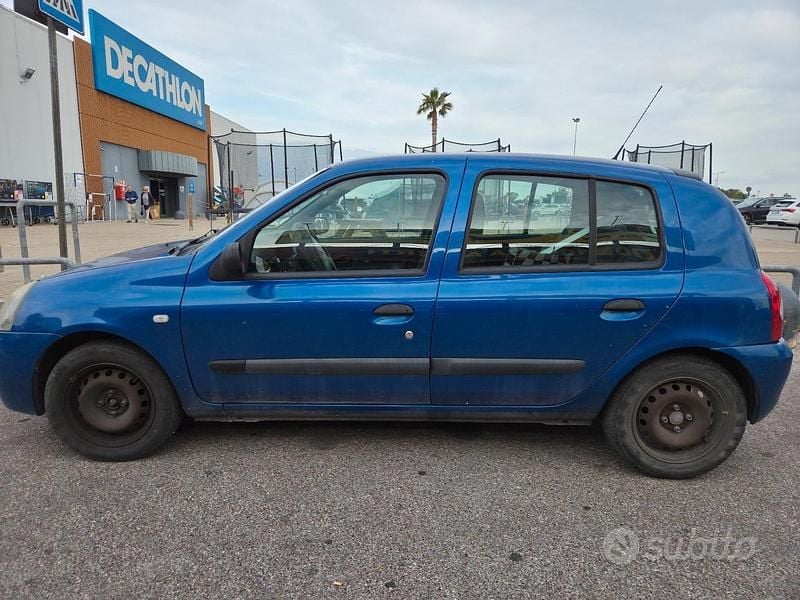 Blu Usata 2008 Renault Clio II Due volumi | 800 € (Super prezzo) - Immagine 1/4
