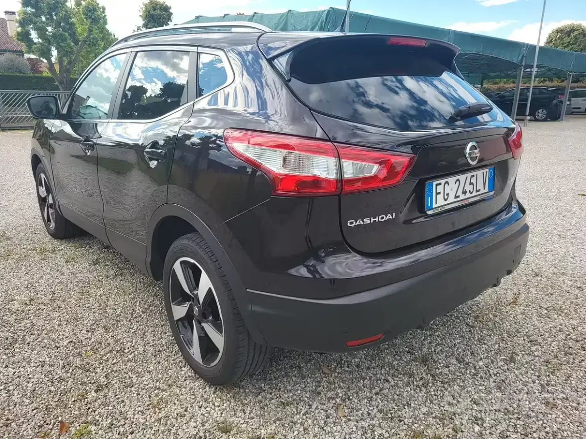 Usado Nissan Qashqai Tekna 116 CV (85 kW) 2017 Negro SUV