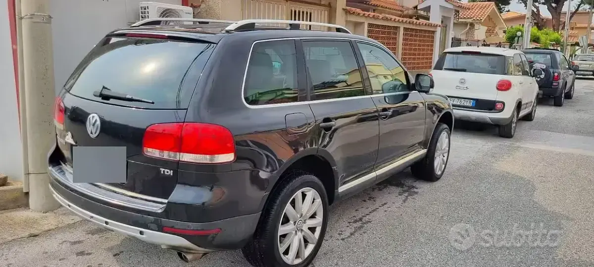 Usata VW Touareg 174 CV (127 kW) 2006 Nero SUV