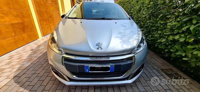 Usata Peugeot 208 Active 68 CV (50 kW) 2015 Grigio Utilitaria