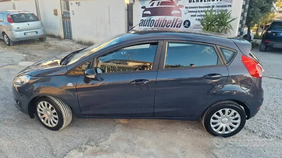 Usata Ford Fiesta Titanium 75 CV (55 kW) 2014 Bianco Utilitaria
