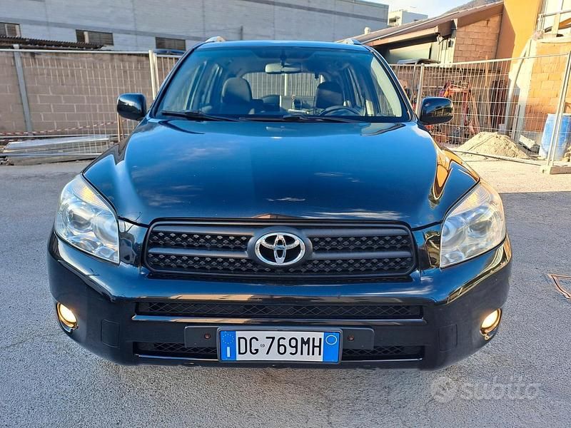 Usata Toyota RAV4 136 CV (100 kW) 2007 Nero SUV
