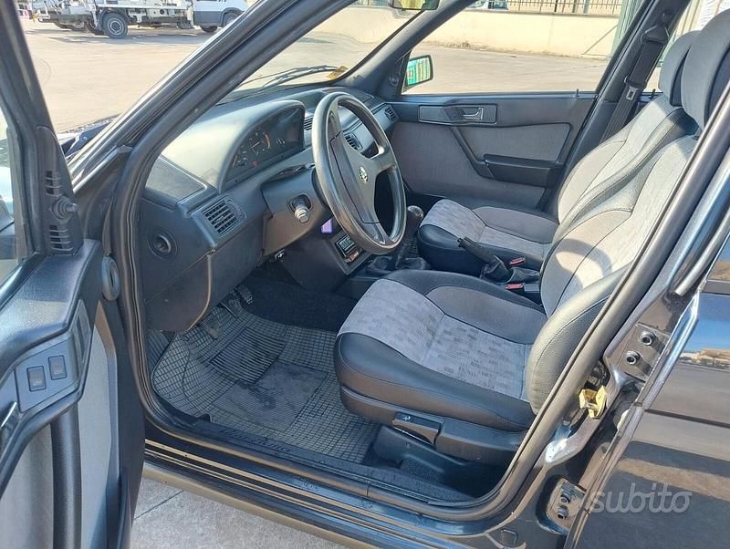 Usata Alfa Romeo 155 115 CV (84 kW) 1995 Blu Berlina