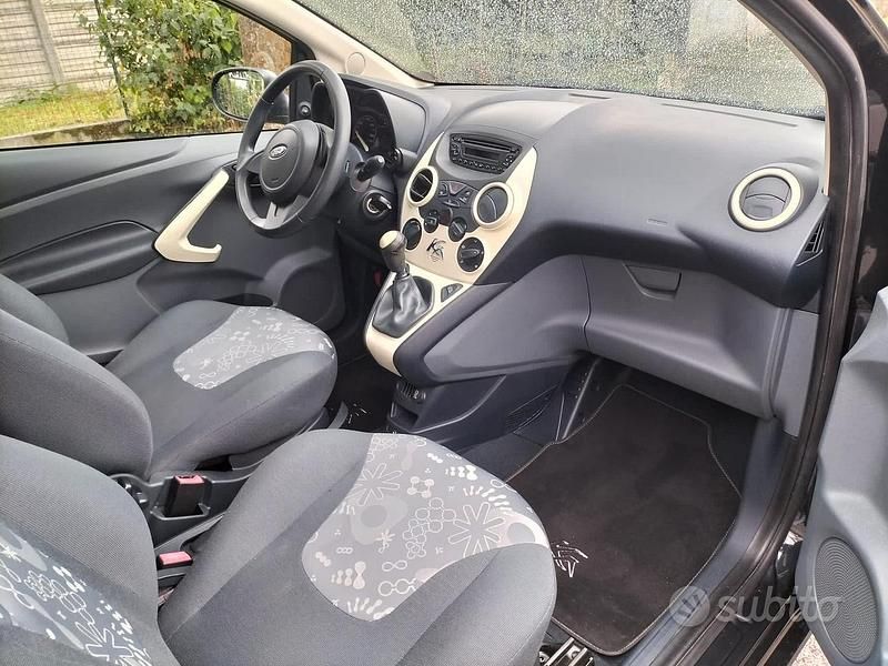 Usata Ford Ka 75 CV (55 kW) 2013 Nero Utilitaria
