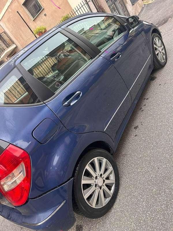 Usata Mercedes A180 Premium 109 CV (80 kW) 2010 Blu/azzurro Monovolume
