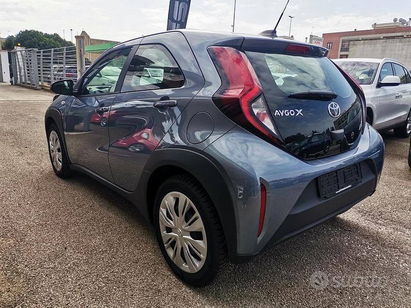 Usata Toyota Aygo X Active 72 CV (52 kW) 2024 Grigio SUV