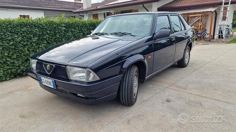 Usata Alfa Romeo 75 120 CV (88 kW) 1989 Blu Berlina