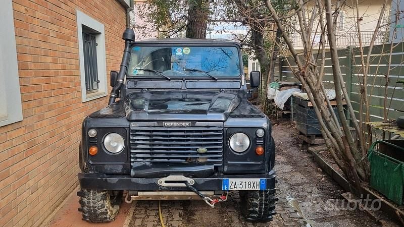 Nero Usata 1999 Land Rover Defender SUV | 15.000 € - Immagine 1/4
