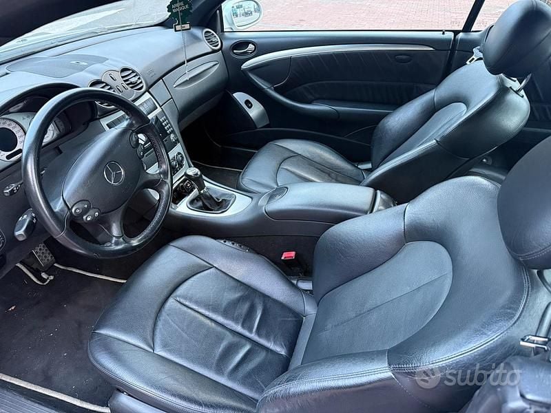 Usata Mercedes CLK200 163 CV (119 kW) 2005 Grigio Coupé