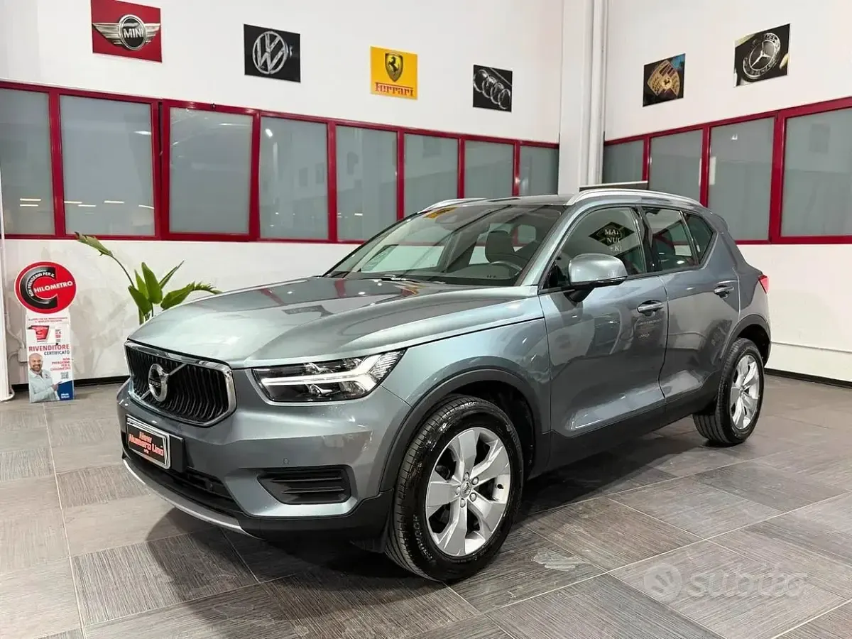 Usata Volvo XC40 Momentum 150 CV (110 kW) 2018 Grigio SUV