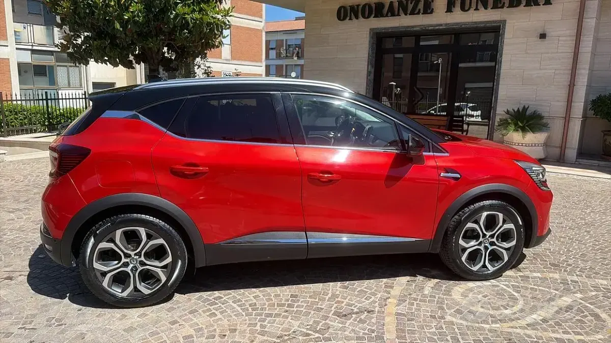 Usata Renault Captur 101 CV (74 kW) 2020 Rosso SUV