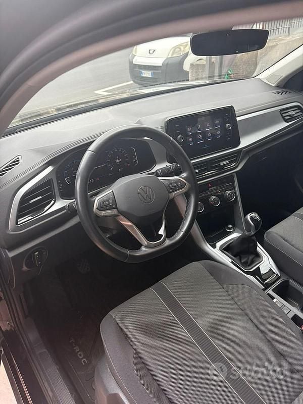 Usata VW T-Roc Life 110 CV (80 kW) 2022 Nero SUV