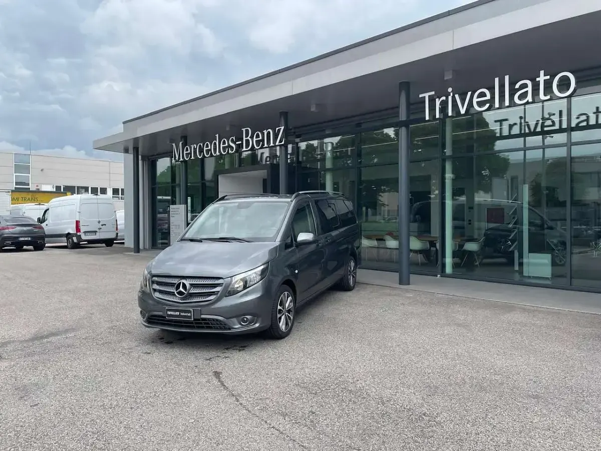 Usata Mercedes Vito 190 CV (139 kW) 2020 Grigio selenite metallizzato Furgone