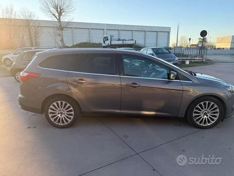 Usata Ford Focus 115 CV (84 kW) 2012 Grigio Station wagon