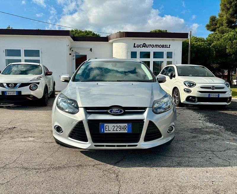 Usata Ford Focus Titanium 163 CV (119 kW) 2011 Grigio Station wagon