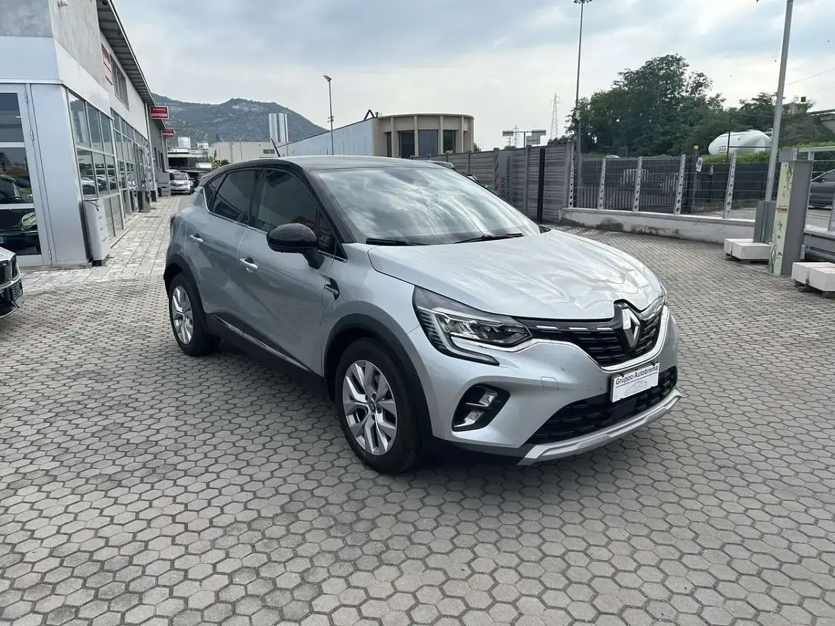 Usata Renault Captur Intens 92 CV (67 kW) 2021 Argento SUV