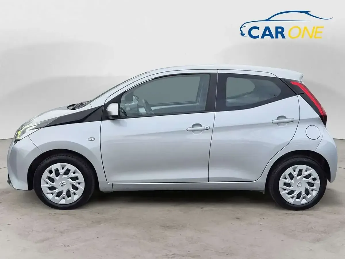 Usata Toyota Aygo X-cite 72 CV (52 kW) 2019 Argento Utilitaria