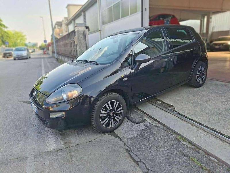 Usata Fiat Punto Young 69 CV (50 kW) 2014 Nero Utilitaria