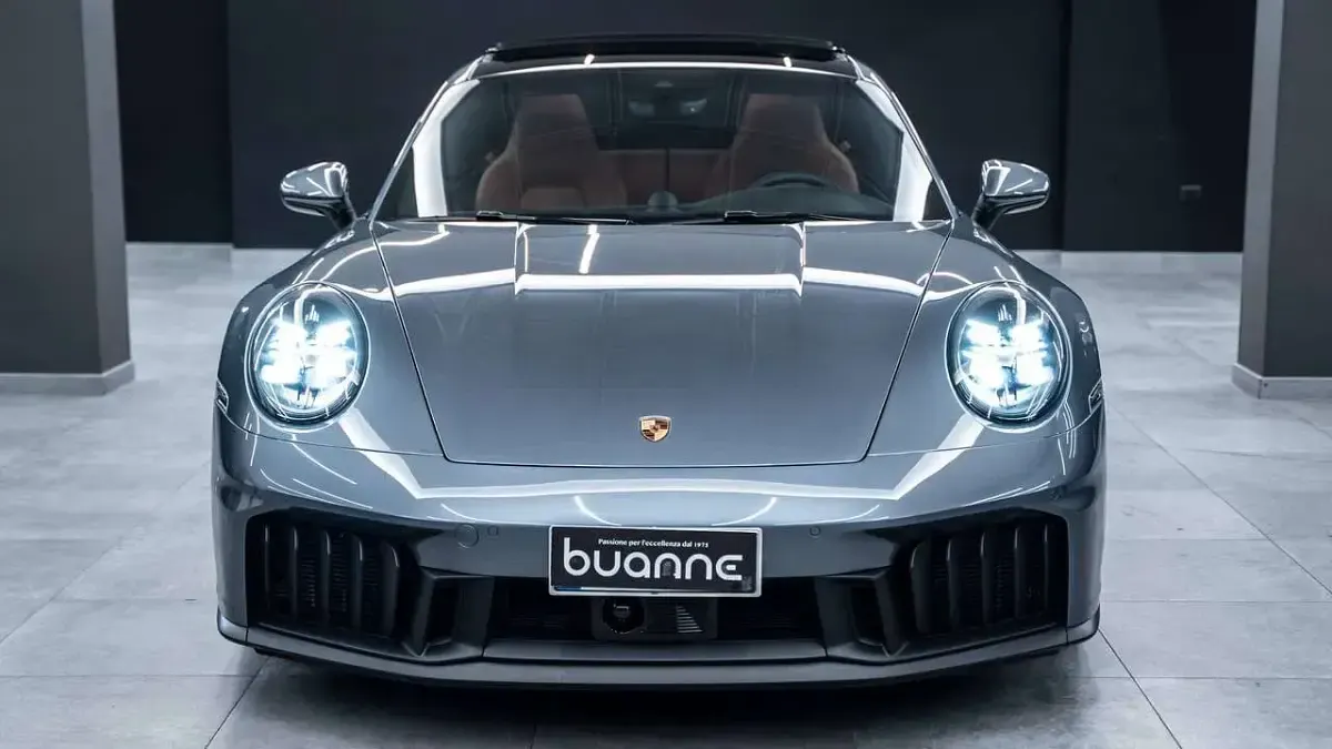Usata Porsche 911 541 CV (397 kW) 2025 Grigio vanadio metall perlato Coupé