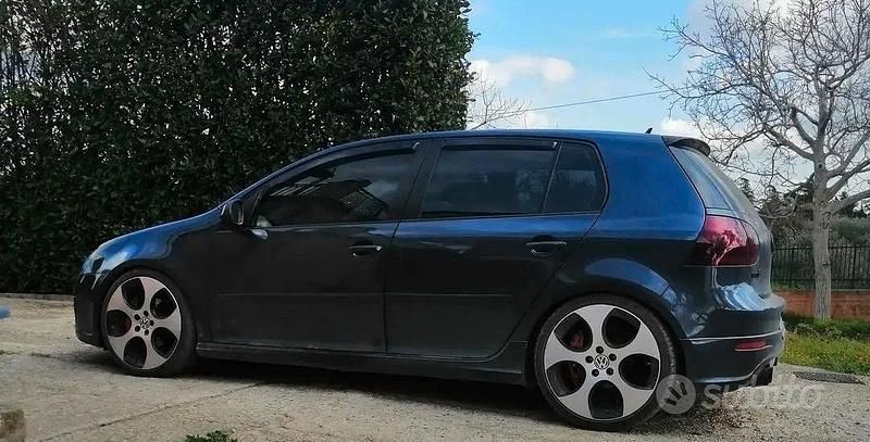 Usata VW Golf IV GTI 105 CV (77 kW) 2005 Blu Berlina