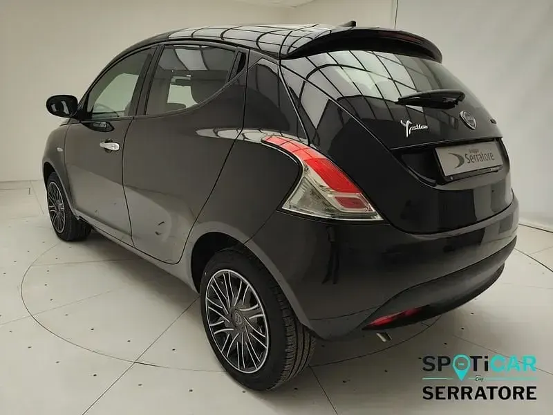 Usata Lancia Ypsilon Silver 70 CV (51 kW) 2024 Nero Utilitaria