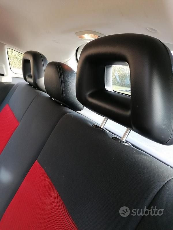 Usata Dodge Caliber SXT 140 CV (102 kW) 2010 Nero Utilitaria