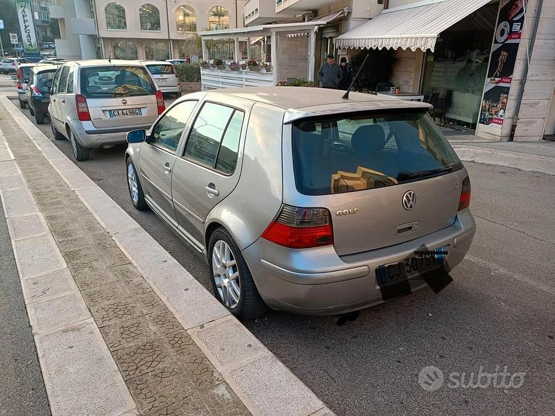 Usata VW Golf 105 CV (77 kW) 2004 Grigio Berlina