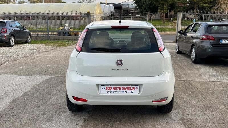 Usata Fiat Punto Easy 77 CV (56 kW) 2012 Bianco Utilitaria