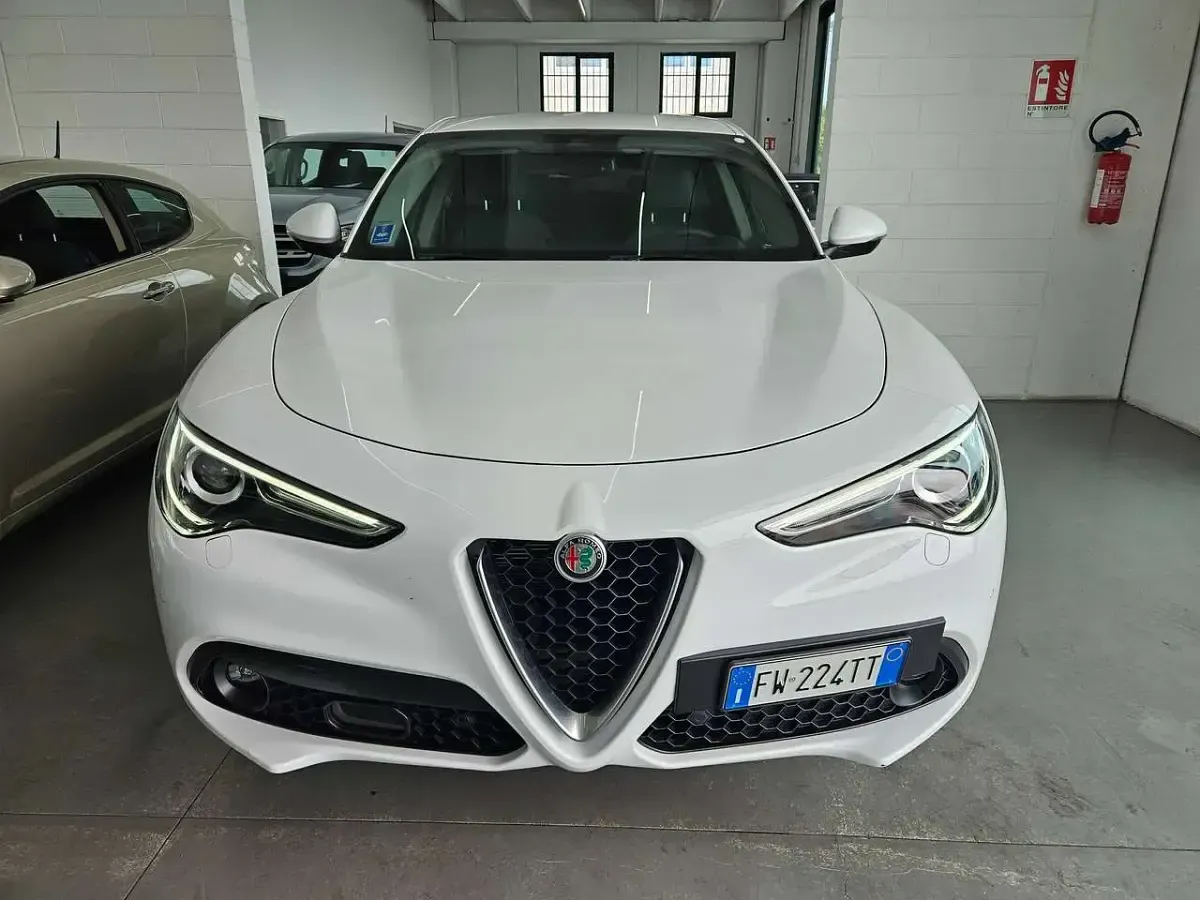 Usata Alfa Romeo Stelvio 209 CV (153 kW) 2019 Bianco SUV