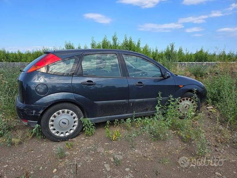 Blu Usata 2002 Ford Focus Due volumi | 500 € (Super prezzo) - Immagine 1/1