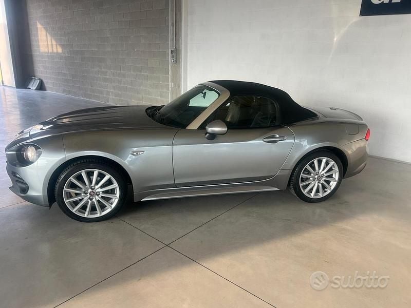 Usata Fiat 124 Spider Lusso 140 CV (102 kW) 2017 Grigio Cabrio