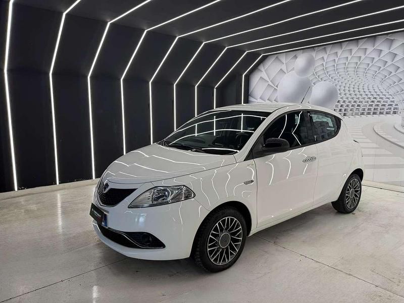 Usata Lancia Ypsilon S 95 CV (69 kW) 2016 Bianco Utilitaria