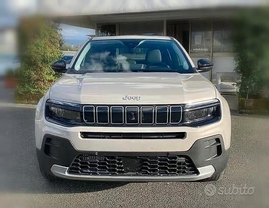 Usata Jeep Avenger Altitude 100 CV (73 kW) 2023 Beige SUV