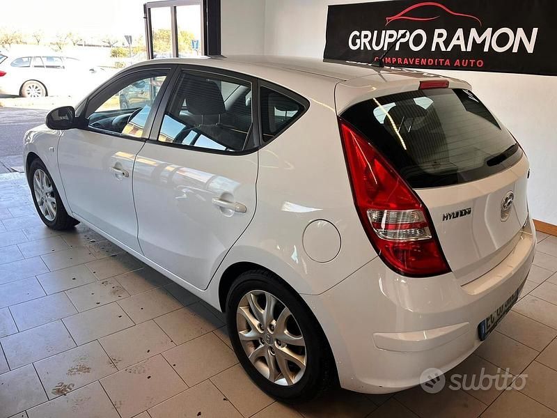 Usata Hyundai i30 Comfort 90 CV (66 kW) 2010 Bianco Berlina