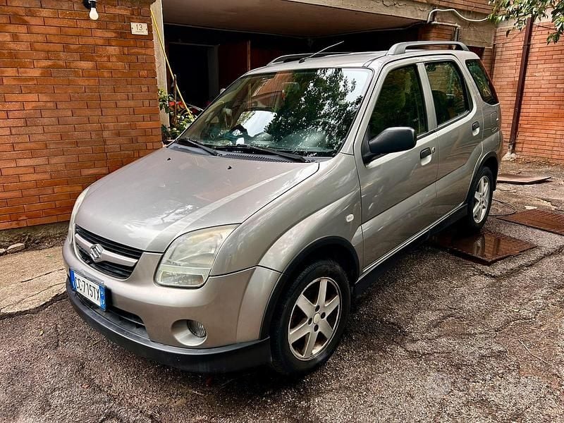 Usata Suzuki Ignis 69 CV (50 kW) 2004 Grigio Utilitaria
