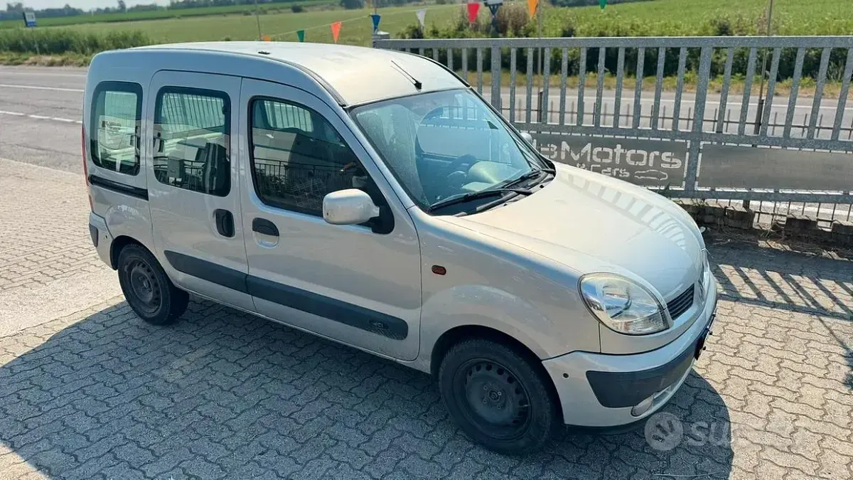 Usata Renault Kangoo 75 CV (55 kW) 2004 Grigio Monovolume