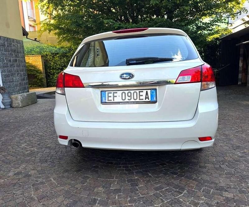 Usata Subaru Legacy Active 150 CV (110 kW) 2010 Bianco Station wagon