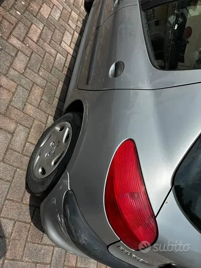 Usata Peugeot 206 60 CV (44 kW) 2000 Grigio Berlina