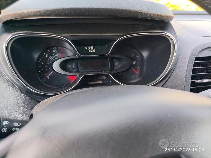 Usata Renault Captur 90 CV (66 kW) 2016 Grigio SUV