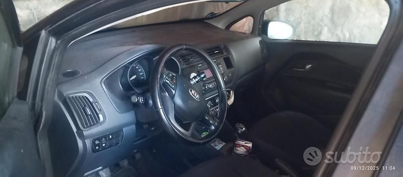 Begagnad Kia Rio 75 HK (55 kW) 2014 Grå Sedan