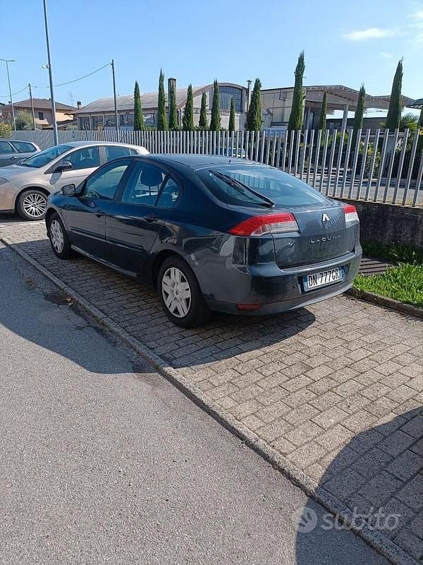 Usata Renault Laguna III 110 CV (80 kW) 2008 Grigio Berlina