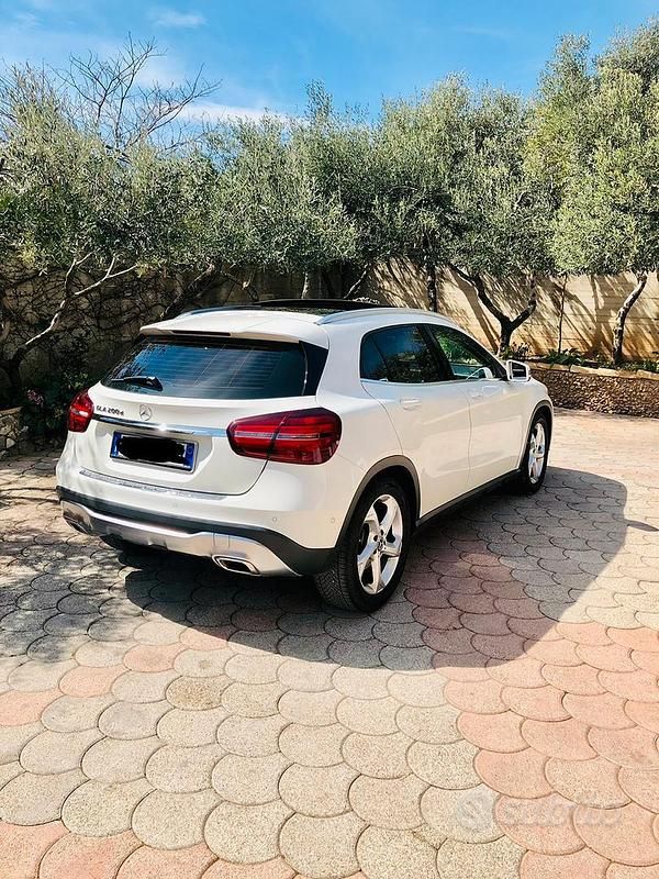 Usata Mercedes GLA200 136 CV (100 kW) 2017 Bianco SUV
