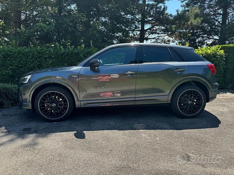 Grigio Usata 2024 Audi Q2 Comfort SUV | 32.900 € (Molto cara) - Immagine 1/4