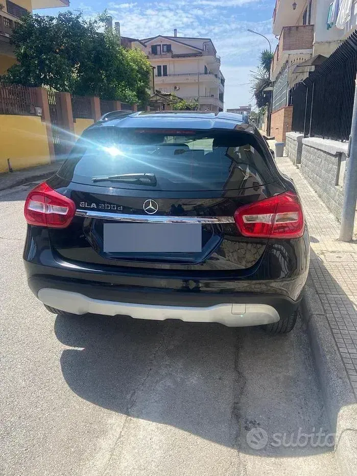 Begagnad Mercedes GLA200 136 HK (100 kW) 2018 Svart SUV